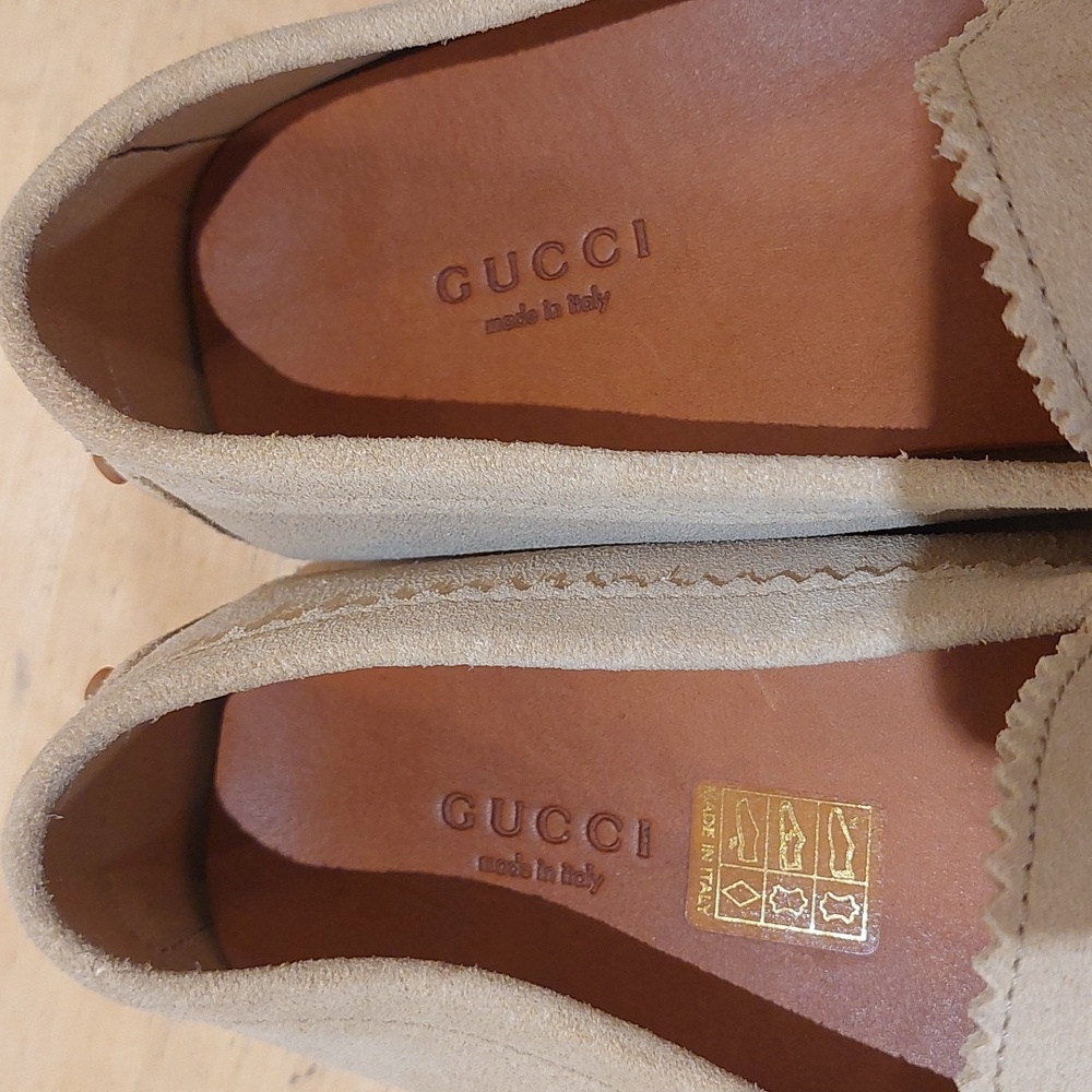 GUCCI Beige Suede Green/Red Strap Loafer Shoes  - Picture 10 of 16